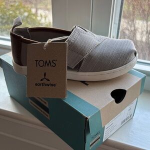 TOMS Men's Slip-On Loafers in Light Gray Canvas